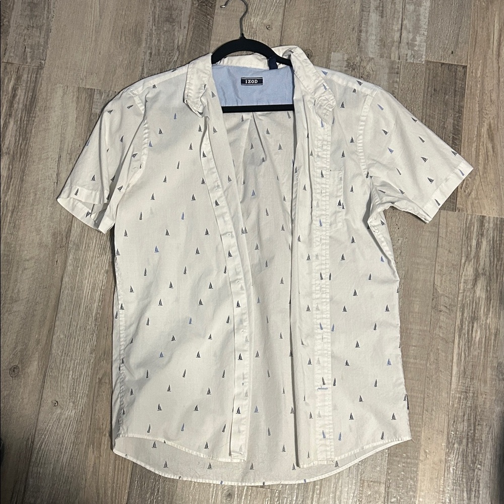 Izod White Short-Sleeve Button-Down Shirt with Navy Triangle Print